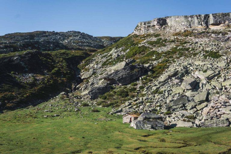 Hoyo Sacro - Cascada de Cirezos