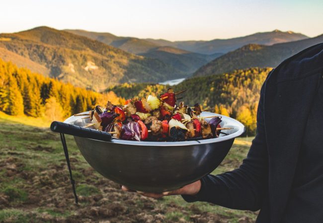 Qué comida llevar cuando vas de ruta a la montaña y cómo llevarla